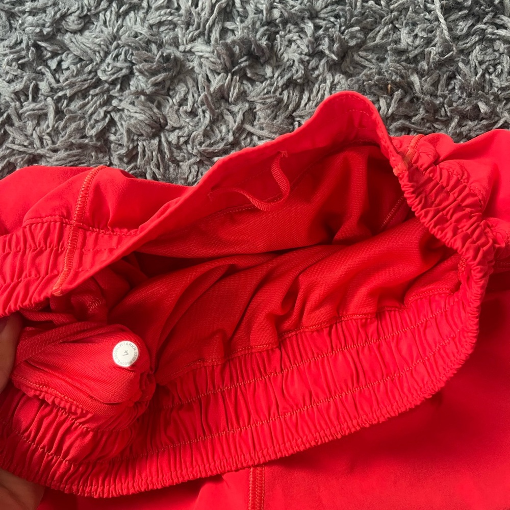 Size 4, 2.5", Lululemon Hot Heat Hotty Hot shorts - Picture 4 of 4